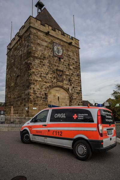 Esslingen: Rollstuhlfahrer im Neckar loest Einsatz aus - Passanten retten ihn